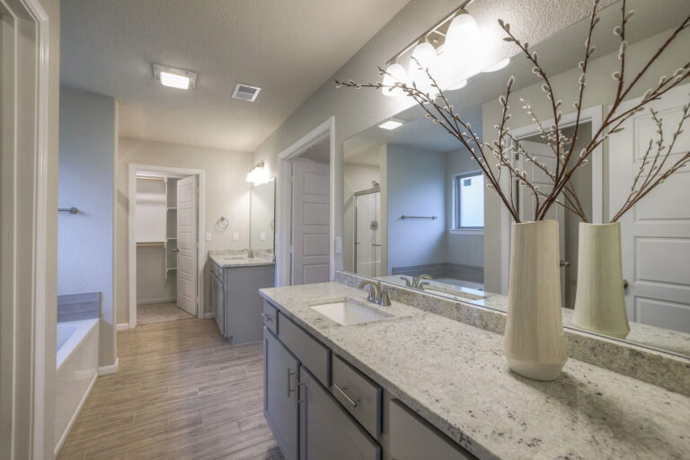 Tracy 31 Web Or Mls Arise 24315 W 76th St. Shawnee, Ks 31 (21)