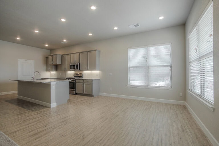 Joanna Arisehomes 24515w76thst,shawnee,ks66227 39 (34)