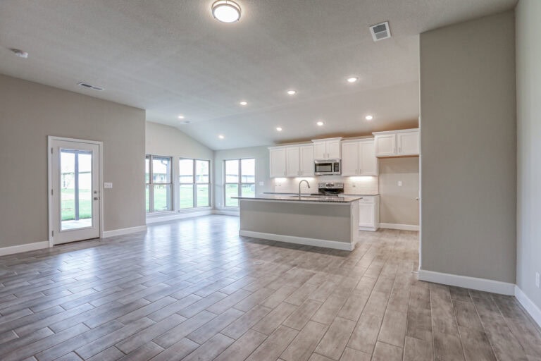 Christine Arisehomes7552belmontdrshawneeks66227 38 (3)