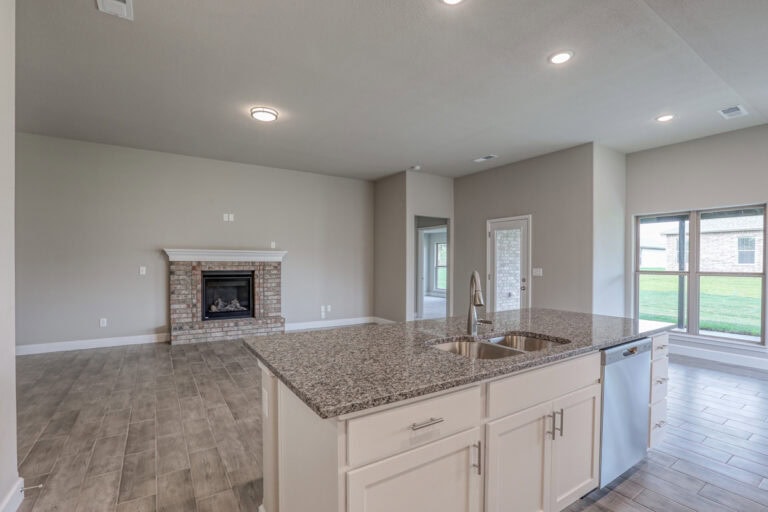 Christine Arisehomes7552belmontdrshawneeks66227 38 (10)