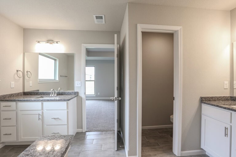 Christine Arisehomes7552belmontdrshawneeks66227 38 (24)