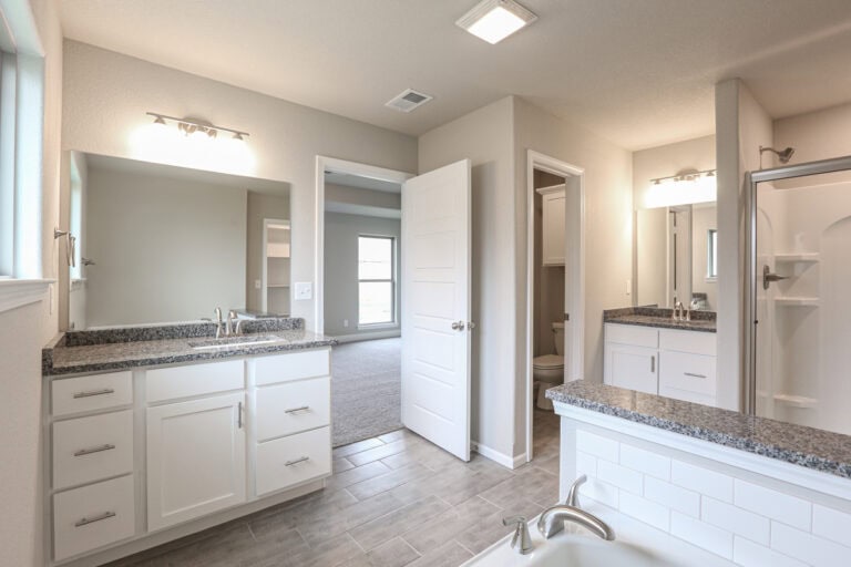 Christine Arisehomes7552belmontdrshawneeks66227 38 (25)